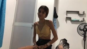 Horny stepsister eagerly asks to suck her stepbrother's cock – TUflacasex