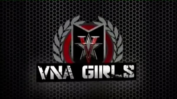 Big Boobed Blonde Vicky Vette Showing Off How She Rubs Her Cunt!