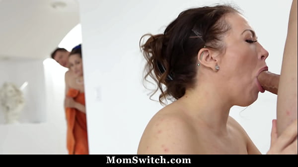 The Two Hot Stepmoms to Play a Different Game with Their Stepsons – Momswitch
