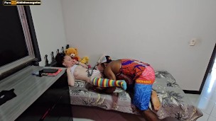 FIZ A MAIOR ORGIA COM O MARIDO DA MINHA AMIGA PARA NÃO FICA SEM CELULAR E ELE SE EMPOLGOU TANTO